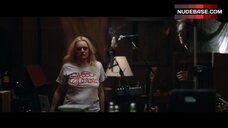 5. Elisabeth Moss No Bra – Her Smell