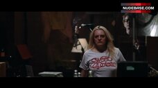 Elisabeth Moss No Bra – Her Smell