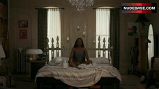 5. Dewanda Wise in Sports Bra – She'S Gotta Have It