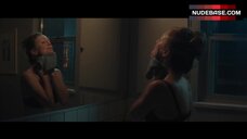 Julianne Moore in Lingere – Gloria Bell