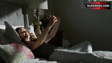 1. Elizabeth Reaser Shows Ass – Easy