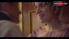 1. Suranne Jones Lesbi Scene – Gentleman Jack