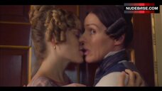 7. Suranne Jones Lesbi Scene – Gentleman Jack