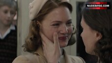 10. Anna Paquin Lesbian Scene – Tell It To The Bees