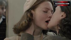 Anna Paquin Lesbian Scene – Tell It To The Bees