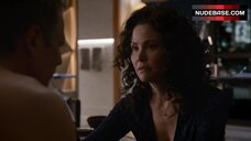 10. Sexy Reiko Aylesworth in Black Bra and Panties – Bull