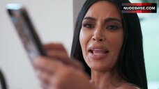 7. Kim Kardashian West Flashes Butt – Keeping Up With The Kardashians