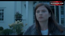 3. Hanna Ardehn Shows Panties – Quicksand