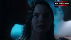 5. Eline Powell Threesome Sex – Siren