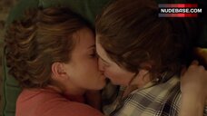 6. Emma Kenney Lesbi Scene – Shameless