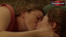 7. Emma Kenney Lesbi Scene – Shameless