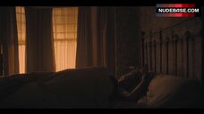 3. Lesbi Scene with Alex Kingston – The Widow