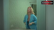 7. Lindsay Bloom Flashes Her Boobs – Cover Girl Models