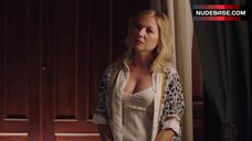 Pilar Castro Cleavage – Unauthorized Living