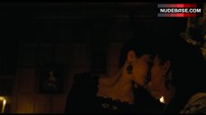 78. Rachel Weisz Lesbian Kiss – The Favourite