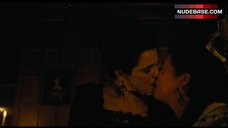 Rachel Weisz Lesbian Kiss – The Favourite