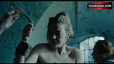 56. Emma Stone Public Bathing – The Favourite
