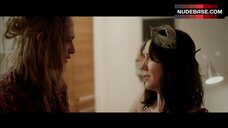 1. Jemima Kirke Lesbian Kiss – Wild Honey Pie!