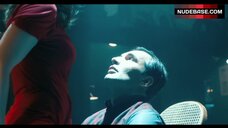 34. Vica Kerekes Sex in Chair – Muzi V Nadeji