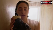 23. Emma Kenney Toilet Scene – Shameless