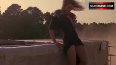 Renee Zellweger Upskirt – The Return Of The Texas Chainsaw Massacre