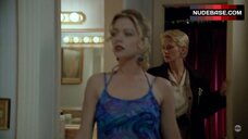 1. Kelly Mullis Shows Underwear – Nypd Blue