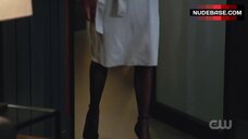 1. Caity Lotz in Sexy Underwear – Dc'S Legends Of Tomorrow