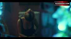 Emma Mackey Hot Scene – Sex Education