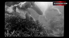 34. Full Naked Vimala Pons in Underwater – The Wild Boys