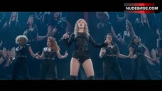 1. Taylor Swift Spread Legs – Taylor Swift : Reputation Stadium Tour
