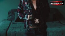 23. Eva Hamilton Shows Breasts – Death Kiss