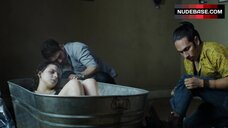 Gisselle Kuri in Bathtub – Diablero