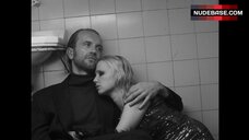 78. Joanna Kulig Decollete – Cold War