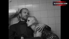 89. Joanna Kulig Decollete – Cold War