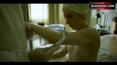 Roxane Durane Bare Breasts – Parfum