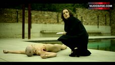 67. Siri Nase Nude Breasts – Parfum