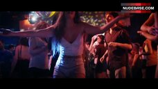 23. Ophelie Bau Sexy Dancing – Mektoub, My Love: Canto Uno