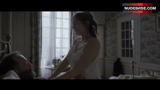 45. Izia Higelin Shows Tits – Rodin