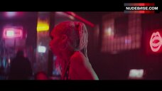 89. Zoe Kravitz Pole Dancer – Kin