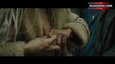 Zoe Kravitz Takes Money Out Of Her Bra – Kin