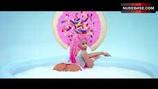 1. Nicki Minaj Shakes Her Butt – Good Form