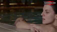 56. Melina Matthews in Swimming Pool – Fugitiva