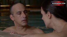 67. Melina Matthews in Swimming Pool – Fugitiva