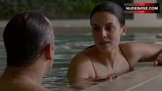 Melina Matthews in Swimming Pool – Fugitiva