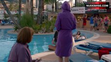 23. Arantza Ruiz in Bikini in Pool – Fugitiva