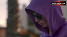 89. Arantza Ruiz in Bikini in Pool – Fugitiva