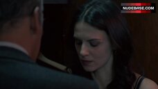 100. Melina Matthews Shows Underwear – Fugitiva