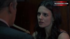 45. Melina Matthews Shows Underwear – Fugitiva