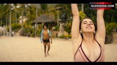 Tessa Ia in Sexy Bikini – Narcos: Mexico
