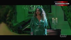 23. Elizabeth Gillies Lesbian Scene – Dynasty